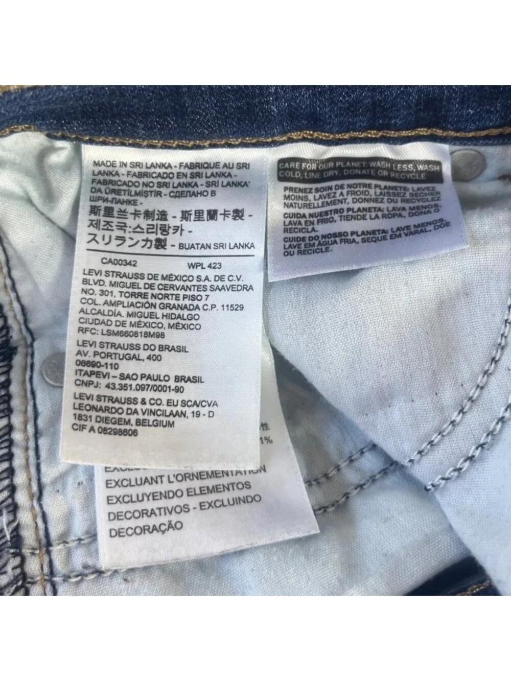 Levis Classic Bermuda Denim Shorts Womens Size 29 Dark Wash Summer